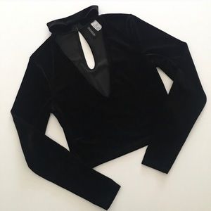 Black velvety Choker Crop Long Sleeve